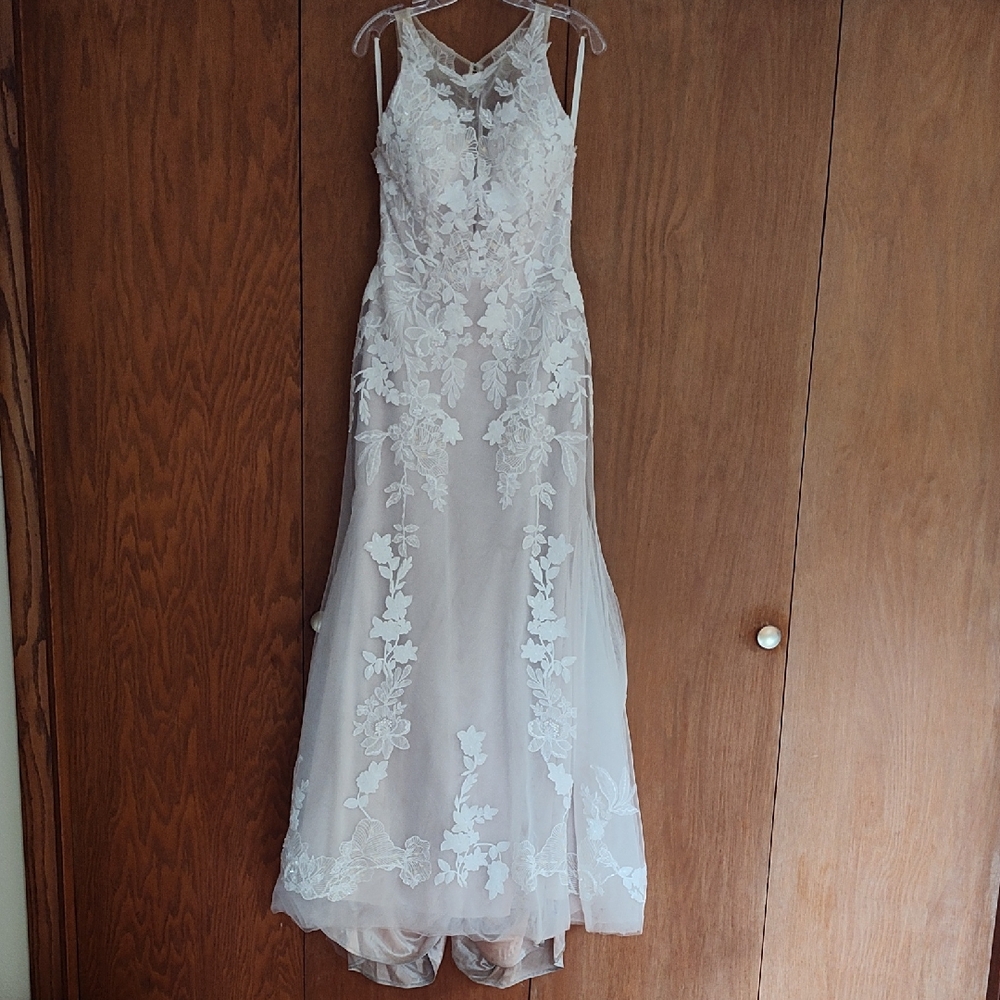 Gorgeous Floral Lace Wedding Dress